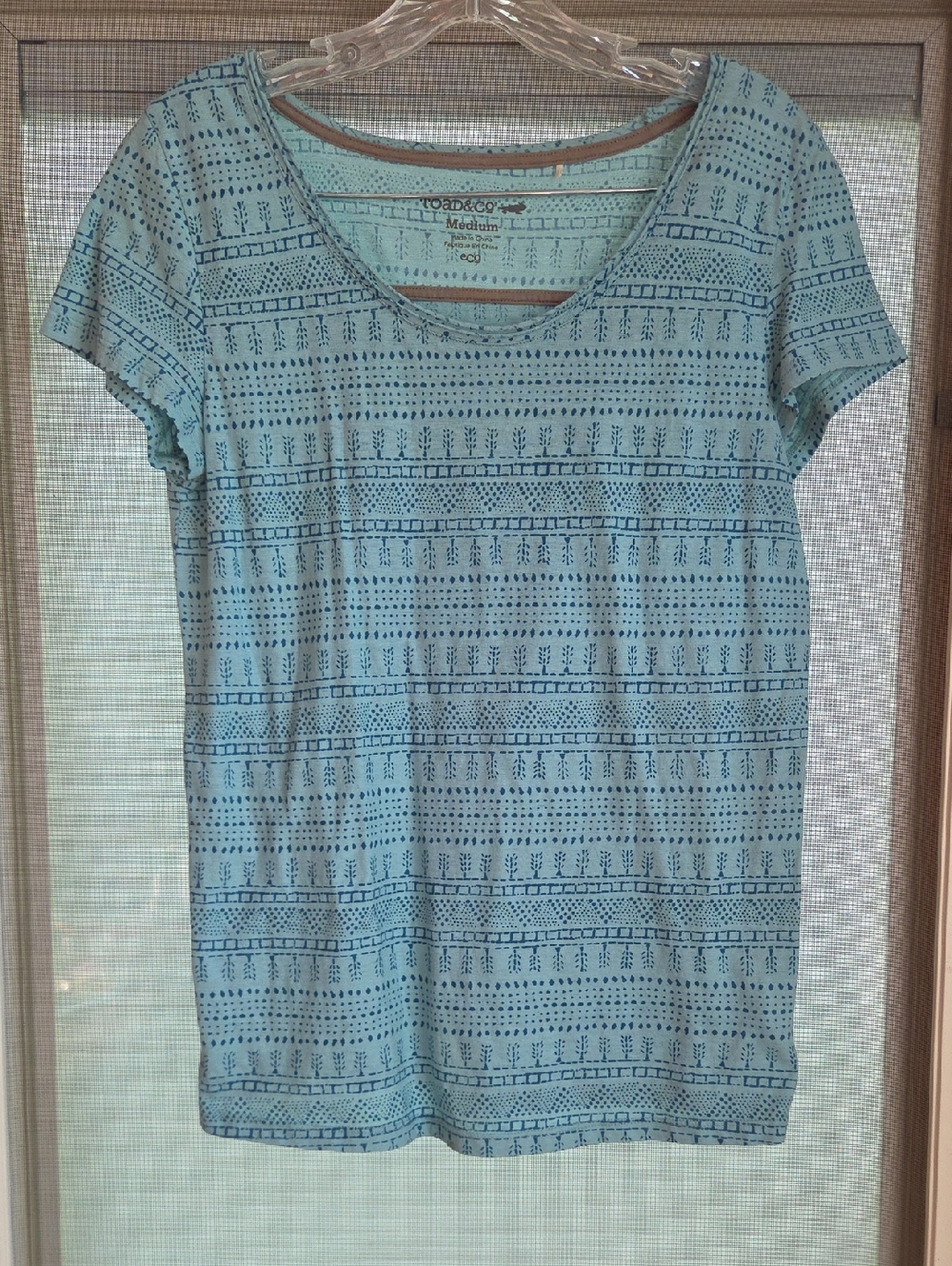 Toad&Co Light Blue Scoop Neck Short Sleeve Tee with Navy Geometric Print